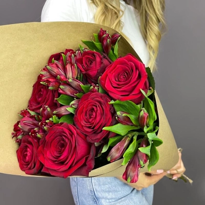 Букет «Страсть» – гармония красных роз и нежных альстромерий Самара Самарская область Букет «Страсть» – гармония красных роз и нежных альстромерий Самара Самарская область