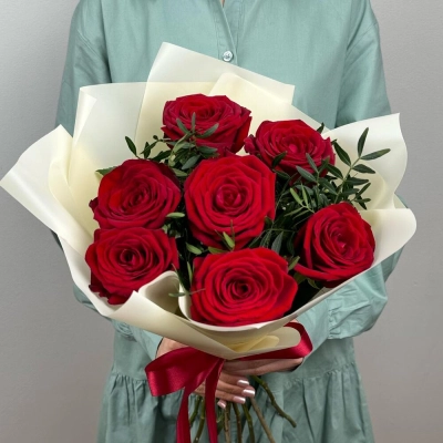 Букет «Гранатовый» из красных роз в роскошной упаковке Самара Самарская область Букет «Гранатовый» из красных роз в роскошной упаковке Самара Самарская область