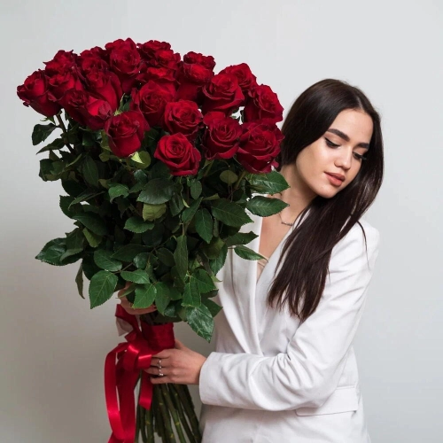 Роскошный букет «Эксплорер» – 25 красных роз для самых важных моментов Самара Самарская область