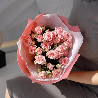 Букет «Поцелуй принцессы»  – нежные кустовые розы в королевском стиле Самара Самарская область Букет «Поцелуй принцессы»  – нежные кустовые розы в королевском стиле Самара Самарская область