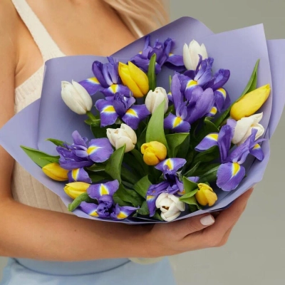 Букет из ирисов и тюльпанов «Весна» Самара Самарская область Букет из ирисов и тюльпанов «Весна» Самара Самарская область