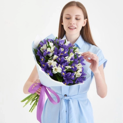 Букет «Вечернее дыхание»  – загадочная гармония синих ирисов и белых альстромерий Самара Самарская область Букет «Вечернее дыхание»  – загадочная гармония синих ирисов и белых альстромерий Самара Самарская область