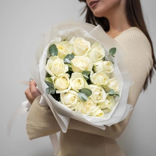 Букет из 15 белых роз с эвкалиптом – чистота и изысканность Самара Самарская область Букет из 15 белых роз с эвкалиптом – чистота и изысканность Самара Самарская область