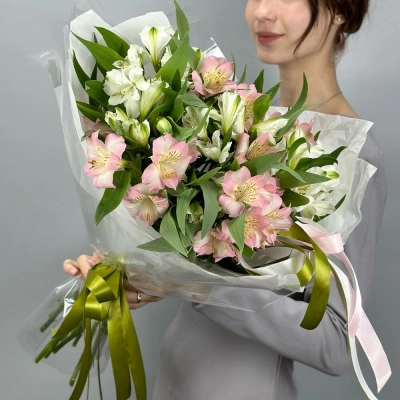 Букет «Нежность» – трогательное сочетание белых и розовых альстромерий Самара Самарская область Букет «Нежность» – трогательное сочетание белых и розовых альстромерий Самара Самарская область