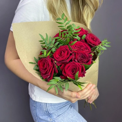 Букет из 9 красных роз с фисташкой – гармония страсти и свежести Самара Самарская область Букет из 9 красных роз с фисташкой – гармония страсти и свежести Самара Самарская область